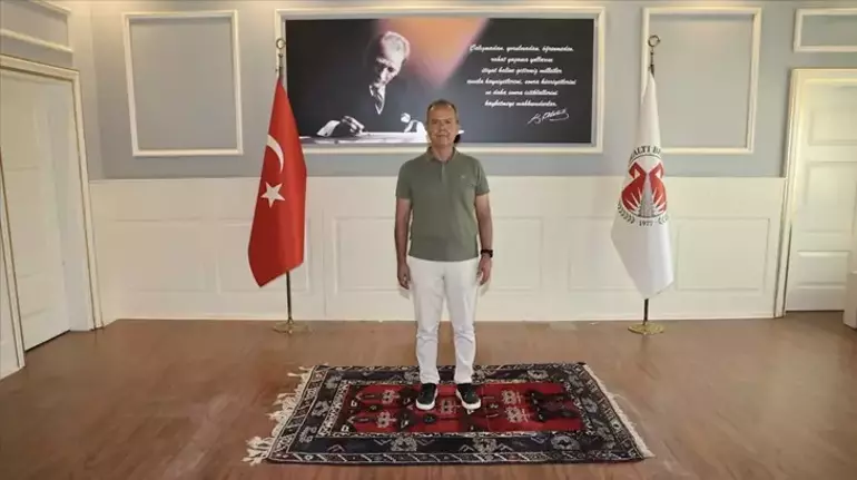 Döşemealtı Belediye Başkanının makam odası haczedildi.